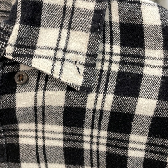 LLBean cotton button down shirt - Picture 3 of 6
